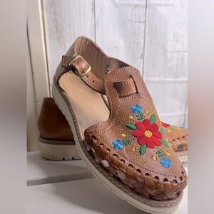 ENGRAVED LEATHER SANDALS